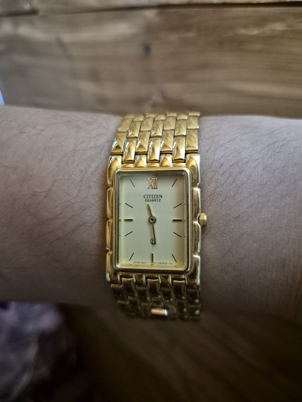 GORGEOUS!! Vintage 90's Citizen Quartz Gold Tone Rectangular Bracelet Watch